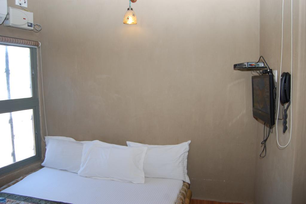 فاراناسي Shri Guest House الغرفة الصورة