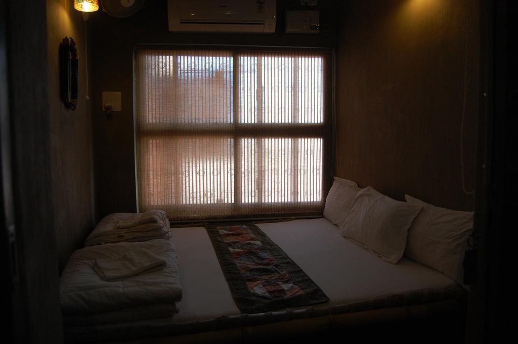 فاراناسي Shri Guest House الغرفة الصورة