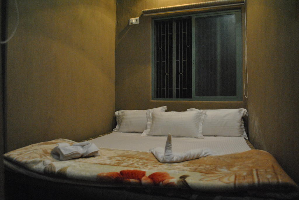 فاراناسي Shri Guest House الغرفة الصورة